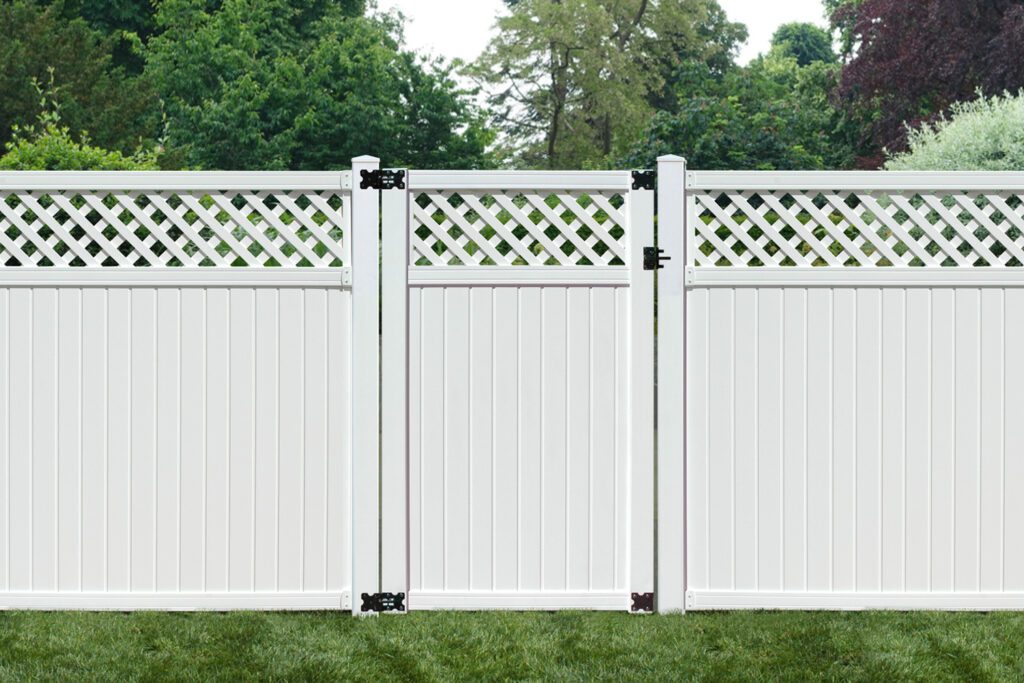 lattice vinyl fence