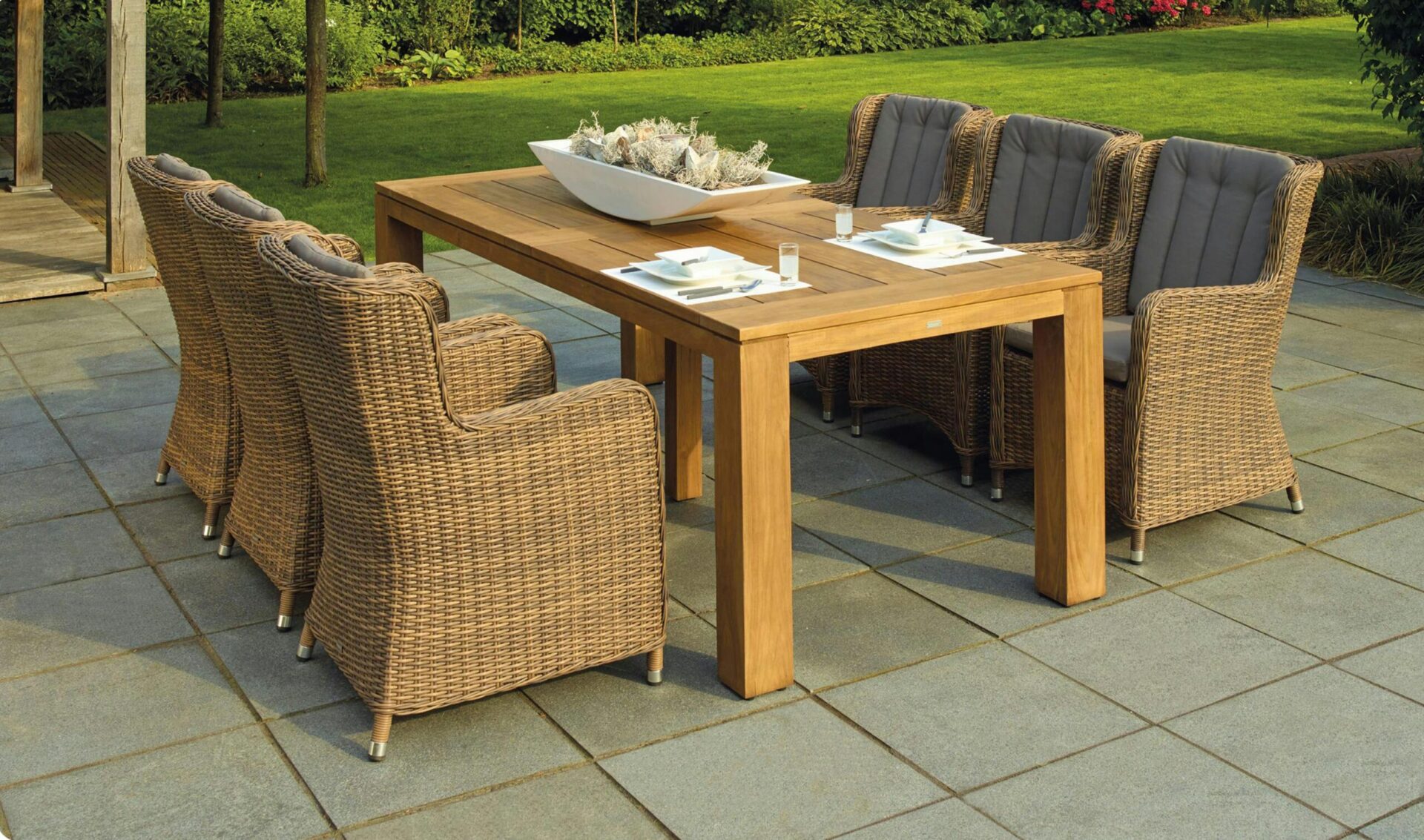 Outdoor Settings